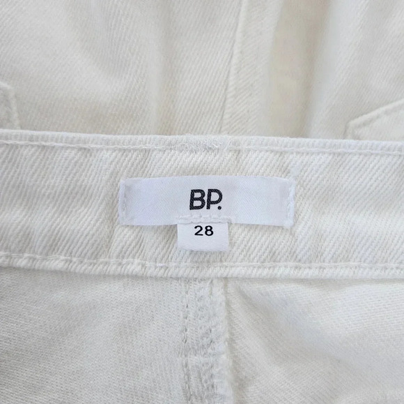 NWT‎ ripped stark white high rise distressed with frayed hem jean shorts size 28 - Picture 10 of 10